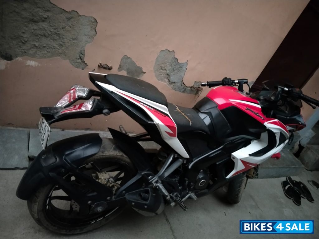 Bajaj Pulsar RS 200 ABS
