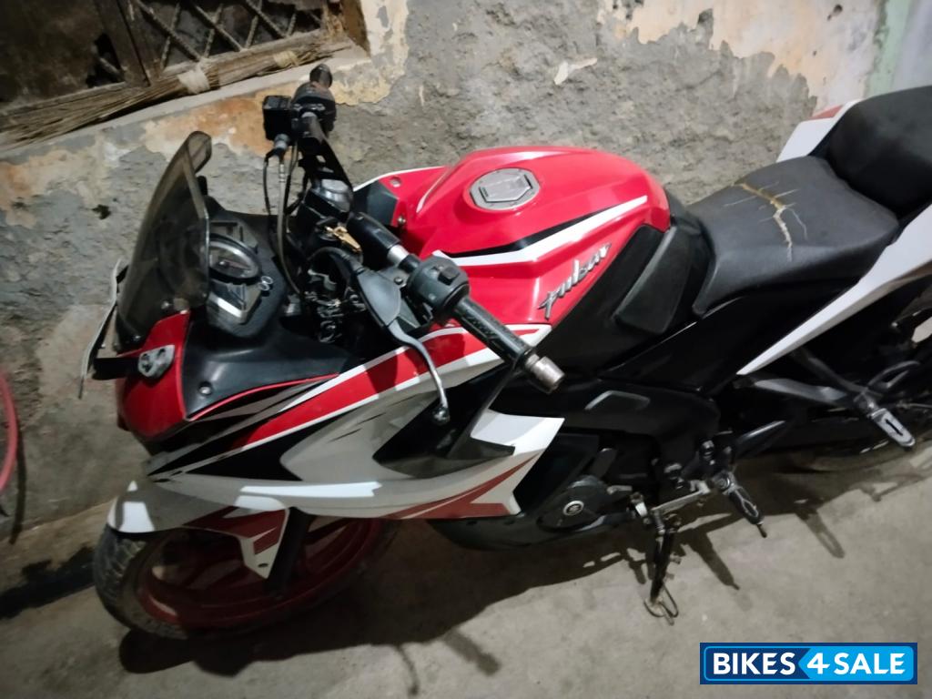 Bajaj Pulsar RS 200 ABS