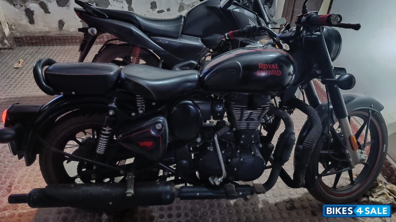 Stealth Black Royal Enfield Classic Stealth Black
