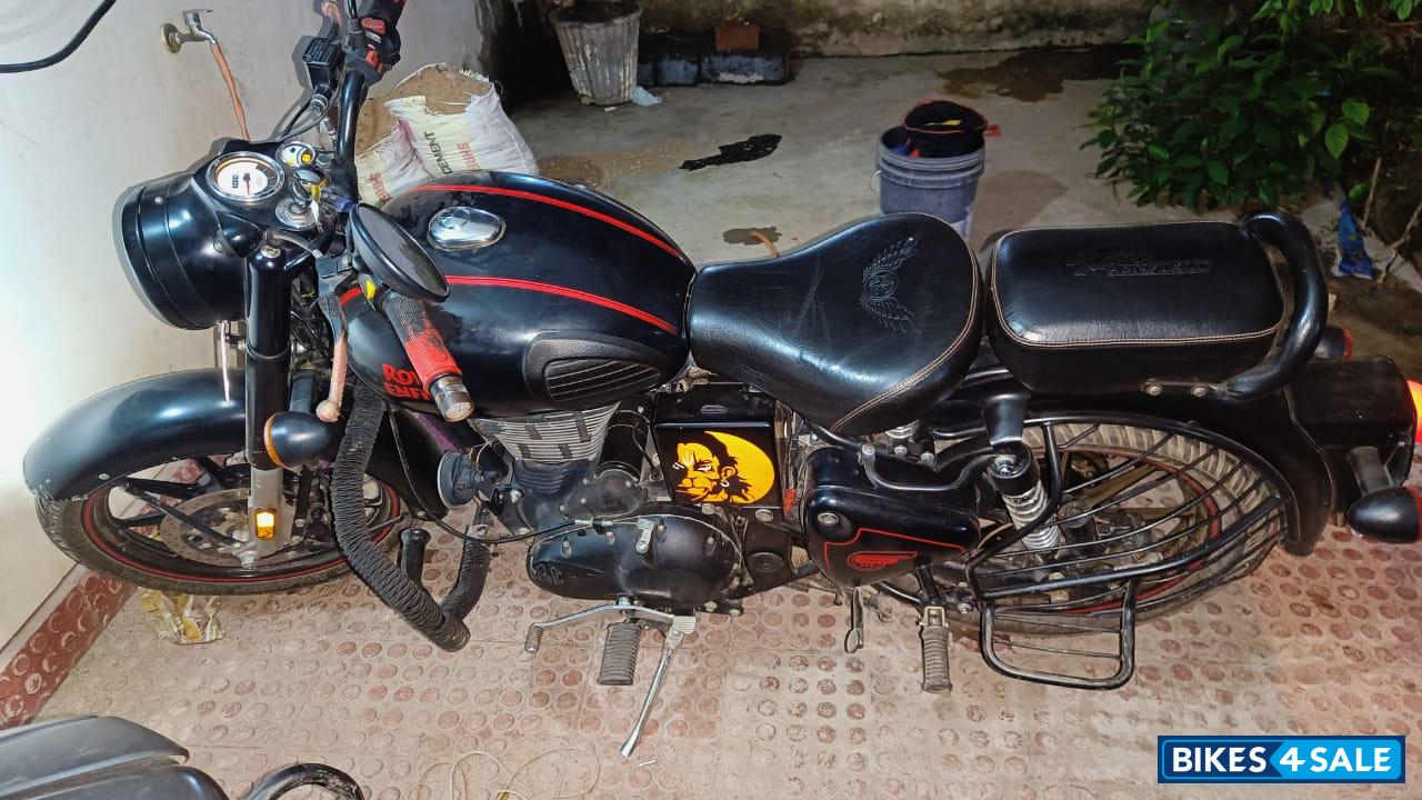 Stealth Black Royal Enfield Classic Stealth Black