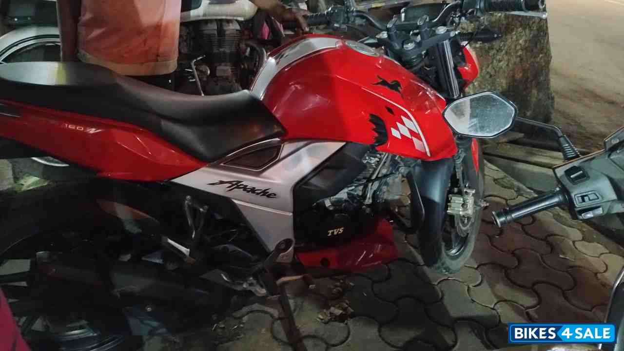 Red TVS Apache RTR 160 4V BS6