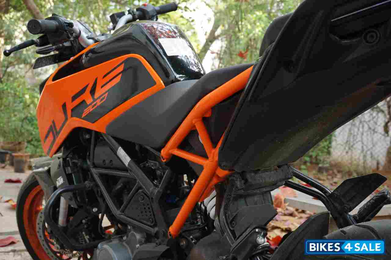 Electronic Orange KTM Duke 200 2022 Electronic Orange KTM Duke 200 2022