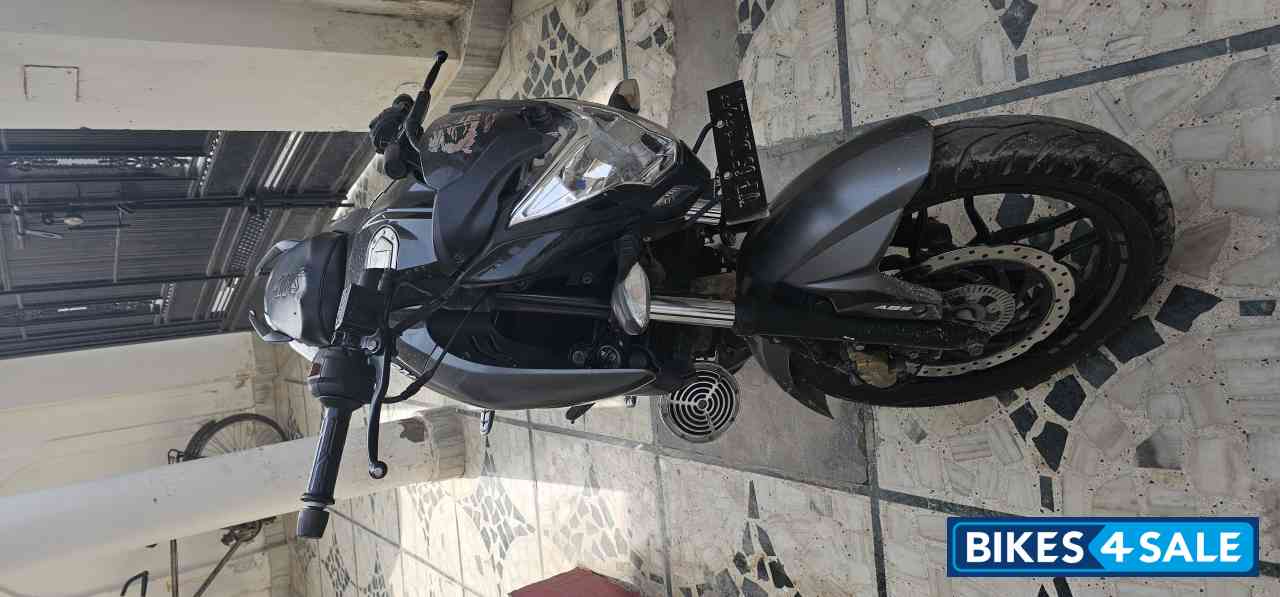 Black Bajaj Pulsar NS 200 BS6