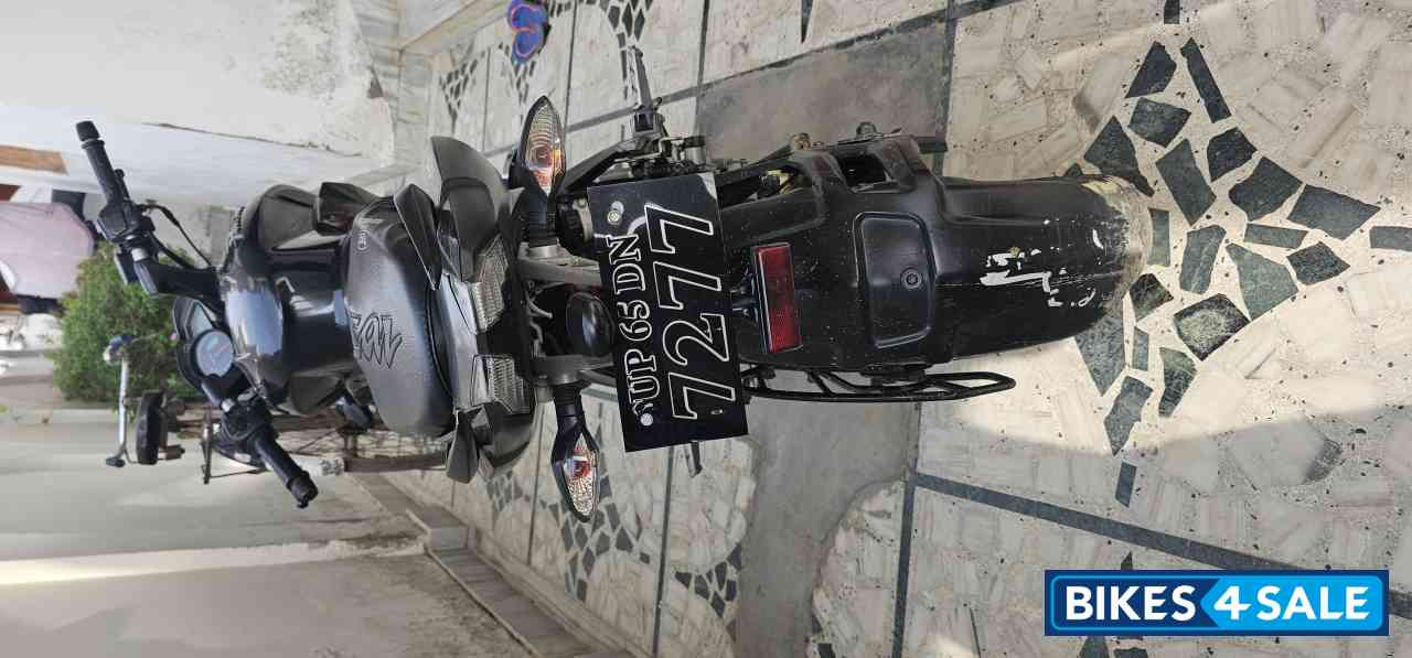 Black Bajaj Pulsar NS 200 BS6