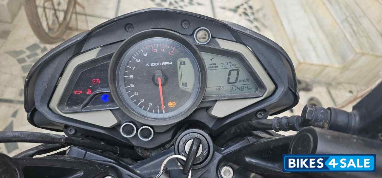Black Bajaj Pulsar NS 200 BS6