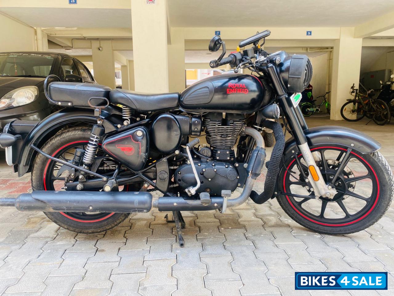 Royal Enfield Classic Stealth Black