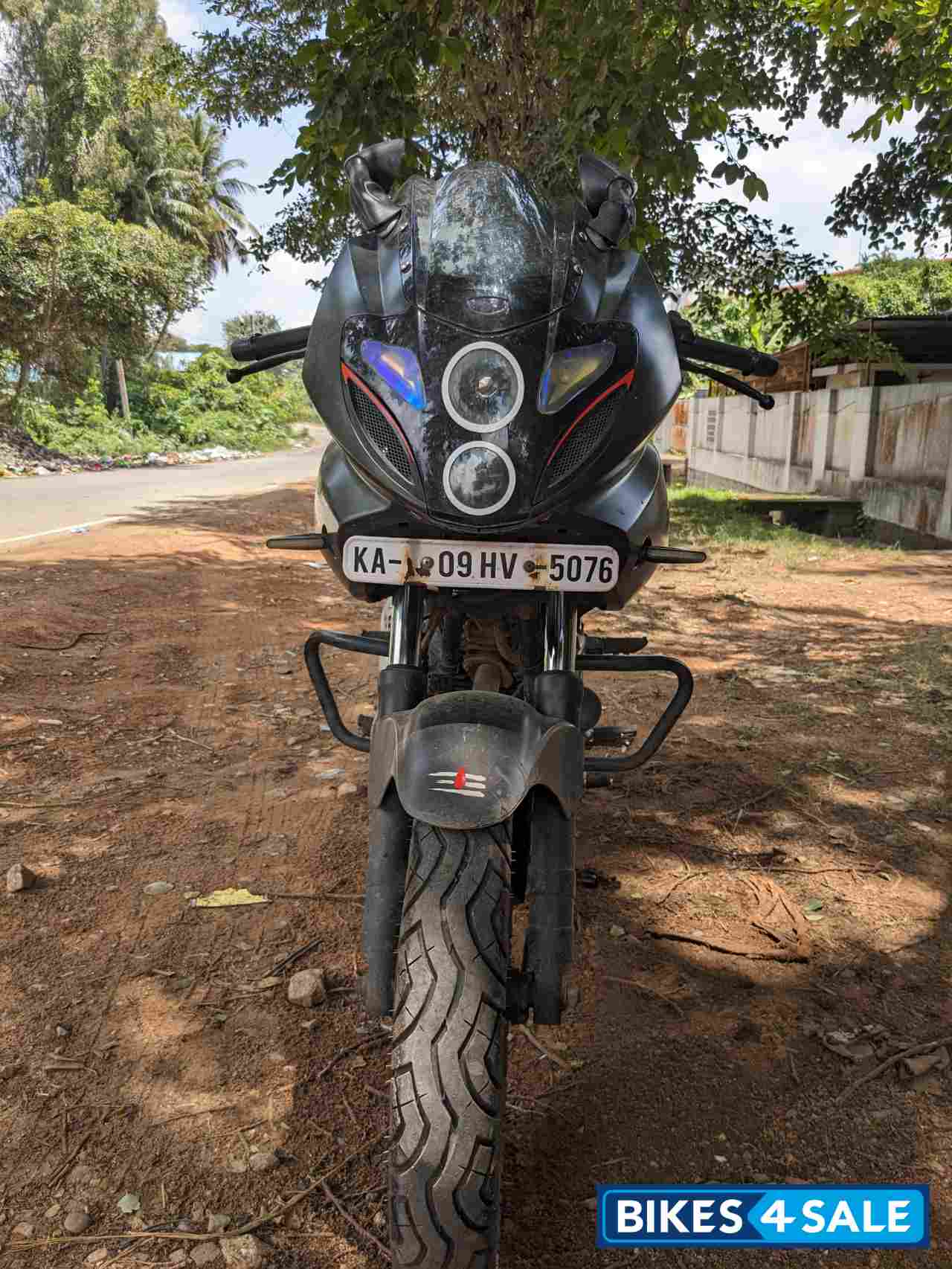 Bajaj Pulsar 180F Neon