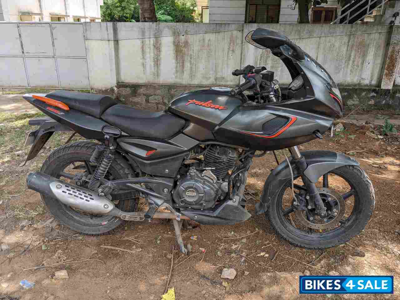Bajaj Pulsar 180F Neon