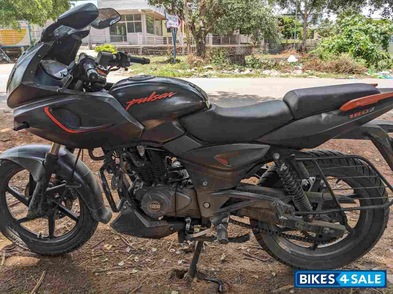 Bajaj Pulsar 180F Neon