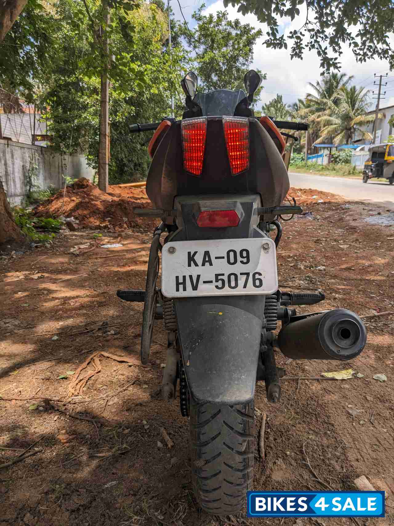 Bajaj Pulsar 180F Neon