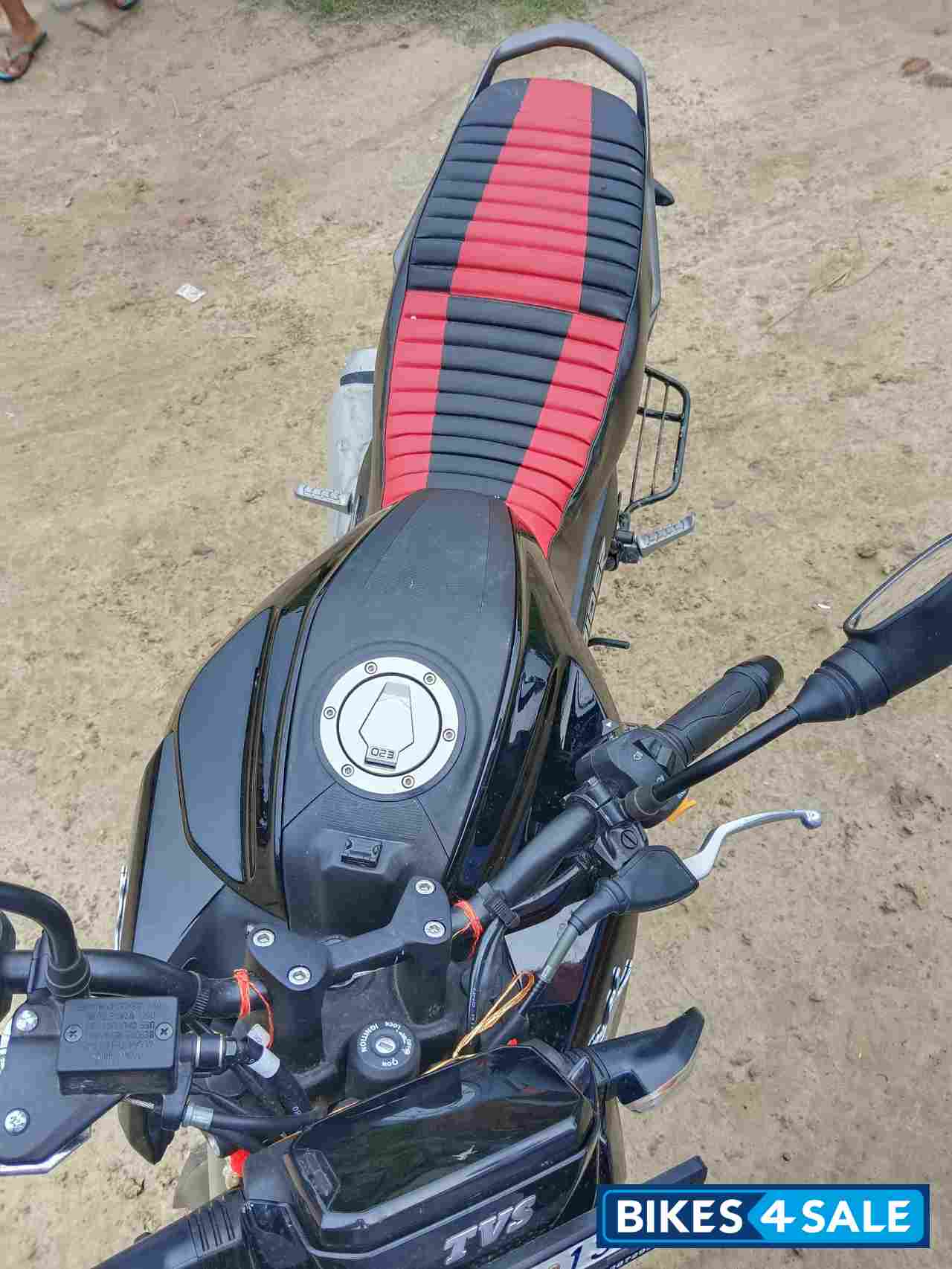 Black TVS Raider 125