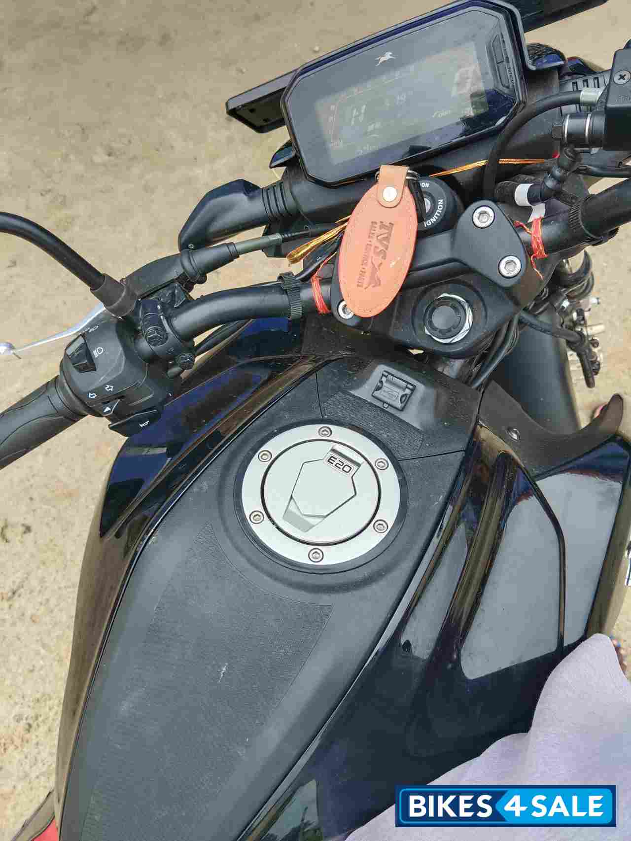 Black TVS Raider 125