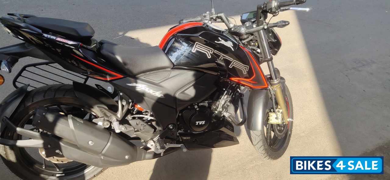 Black TVS Apache RTR 200 4V 2020