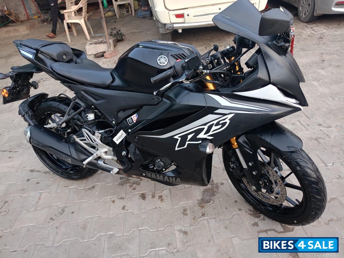 Yamaha R15 V4
