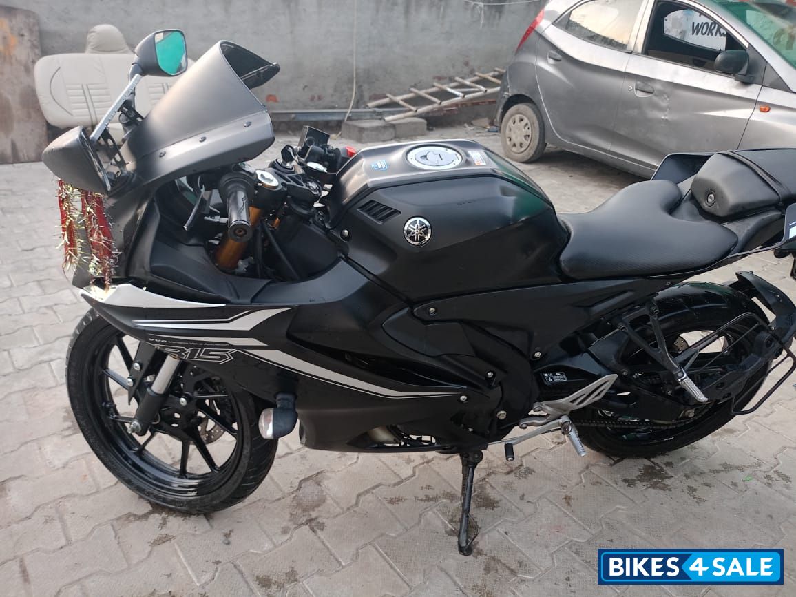 Yamaha R15 V4