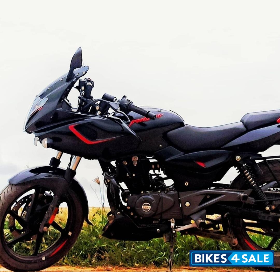 Bajaj Pulsar 180F Neon