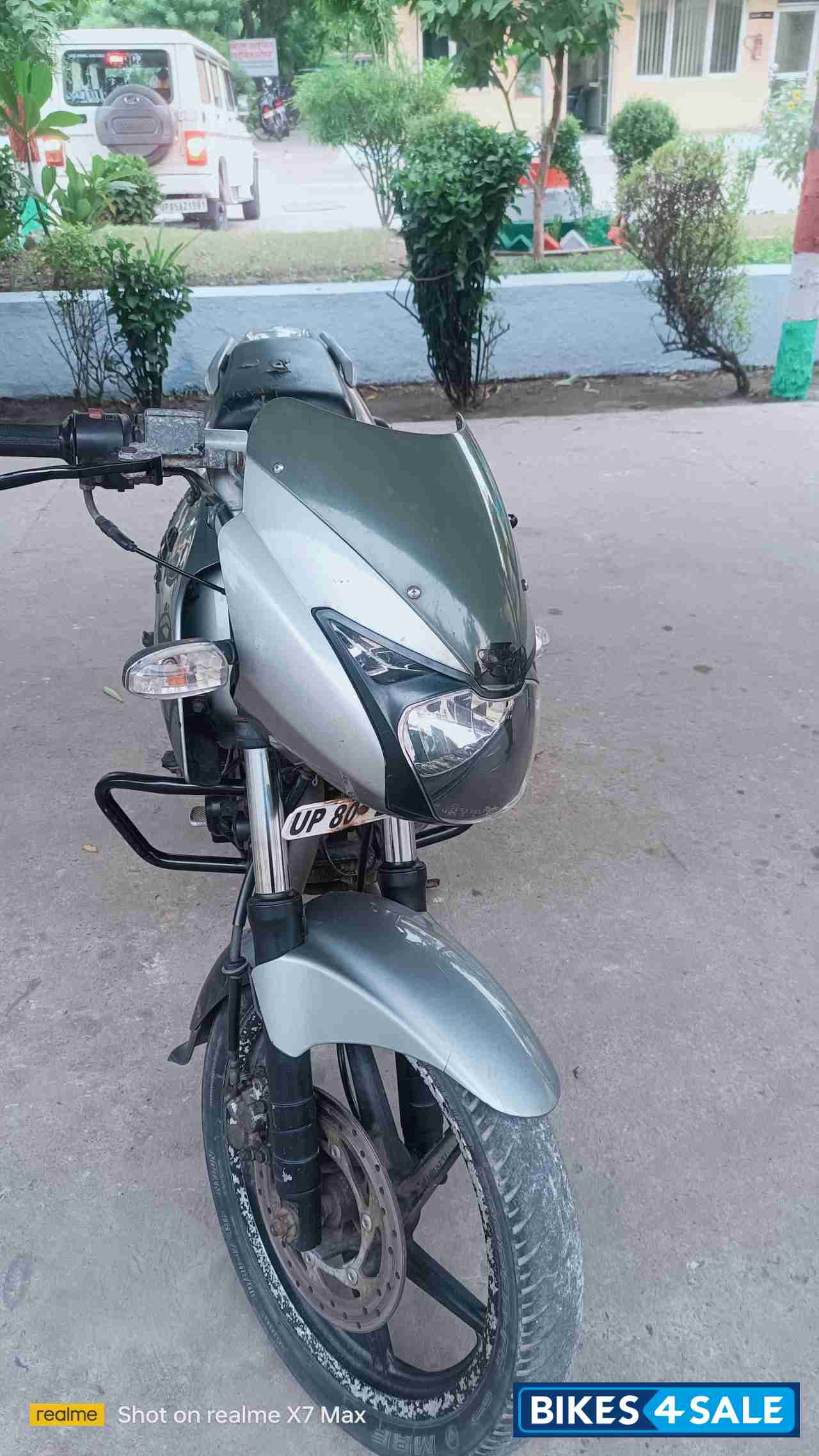 Silky Silver Bajaj Pulsar 180