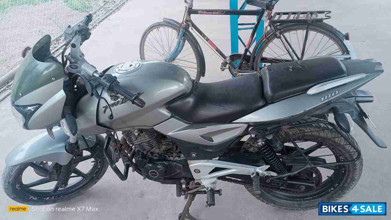 Silky Silver Bajaj Pulsar 180