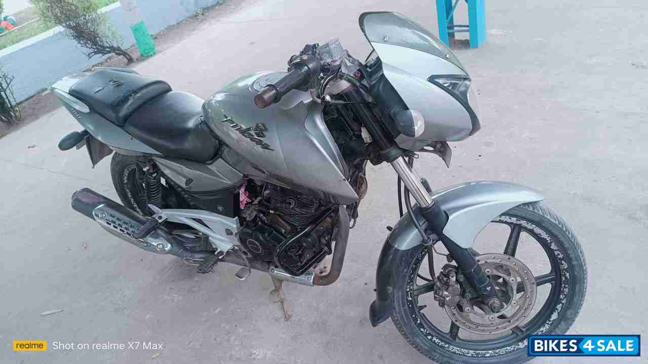Silky Silver Bajaj Pulsar 180