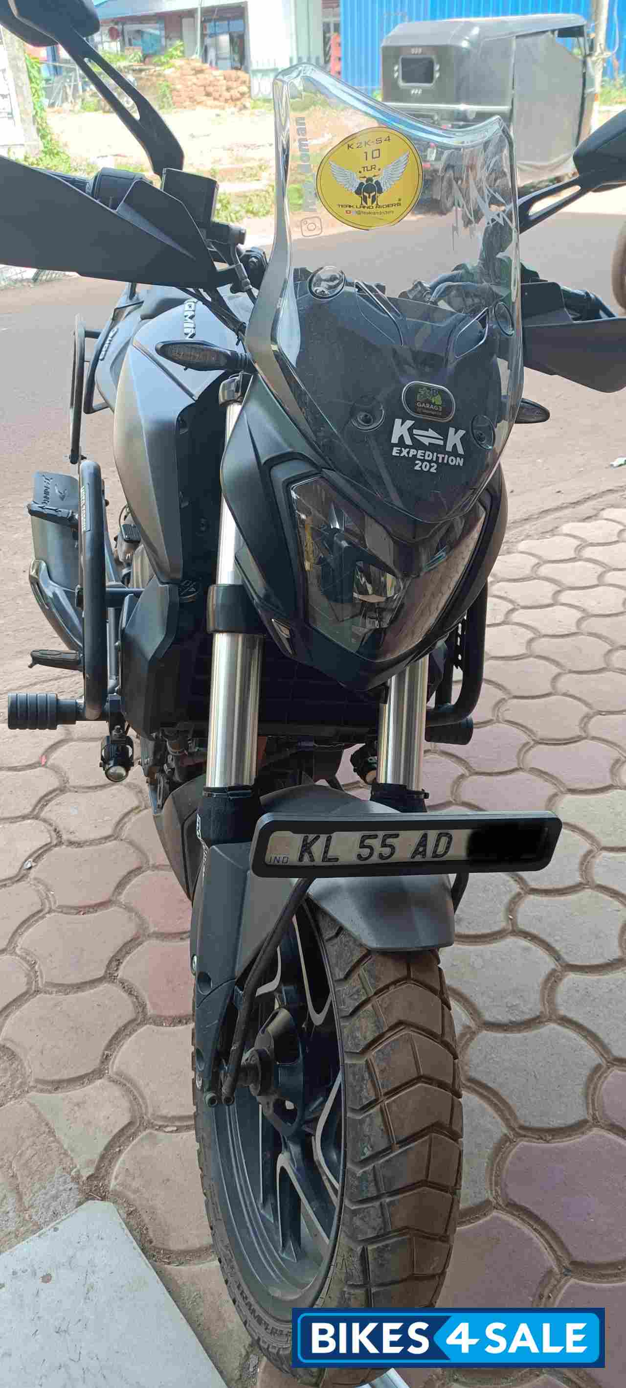 Black Bajaj Dominar 400 ABS BS6