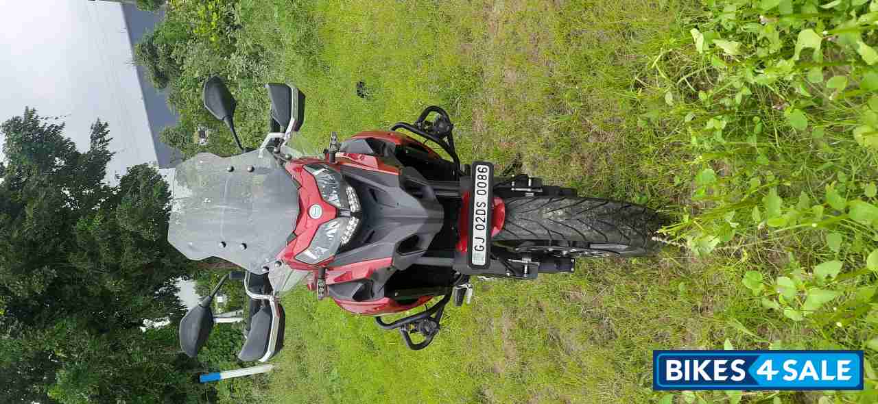 Red Benelli TRK 502 BS6