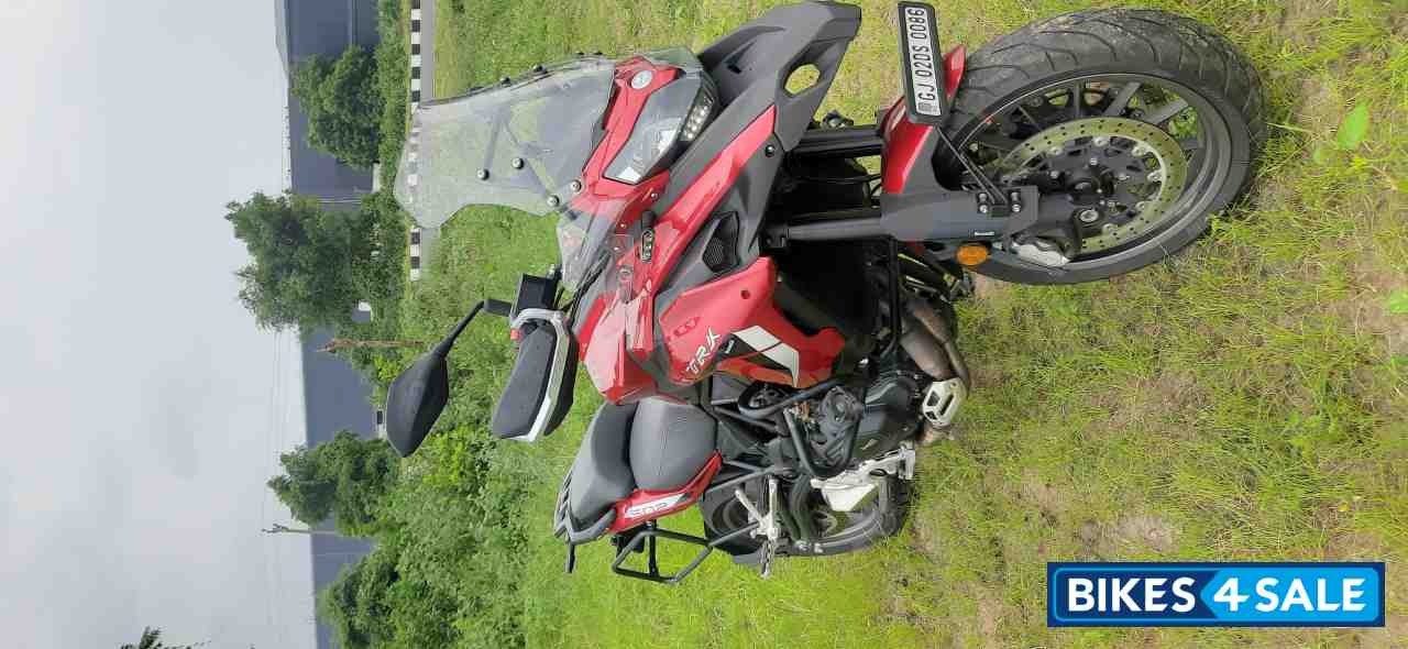 Red Benelli TRK 502 BS6