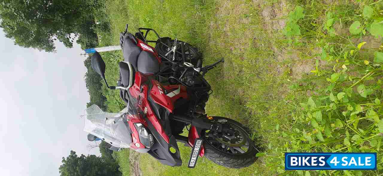 Red Benelli TRK 502 BS6