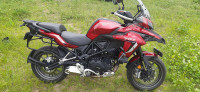 Red Benelli TRK 502 BS6