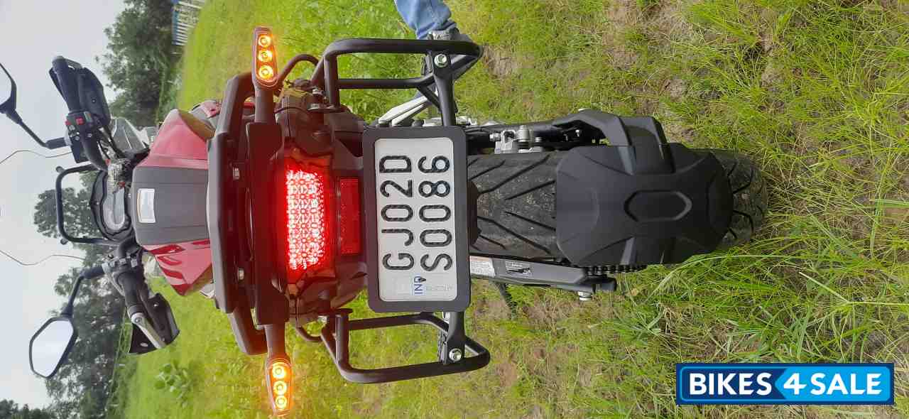 Red Benelli TRK 502 BS6