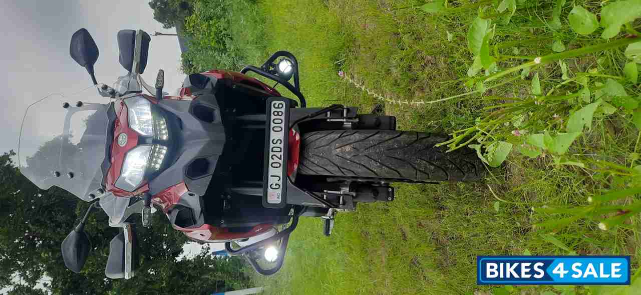 Red Benelli TRK 502 BS6