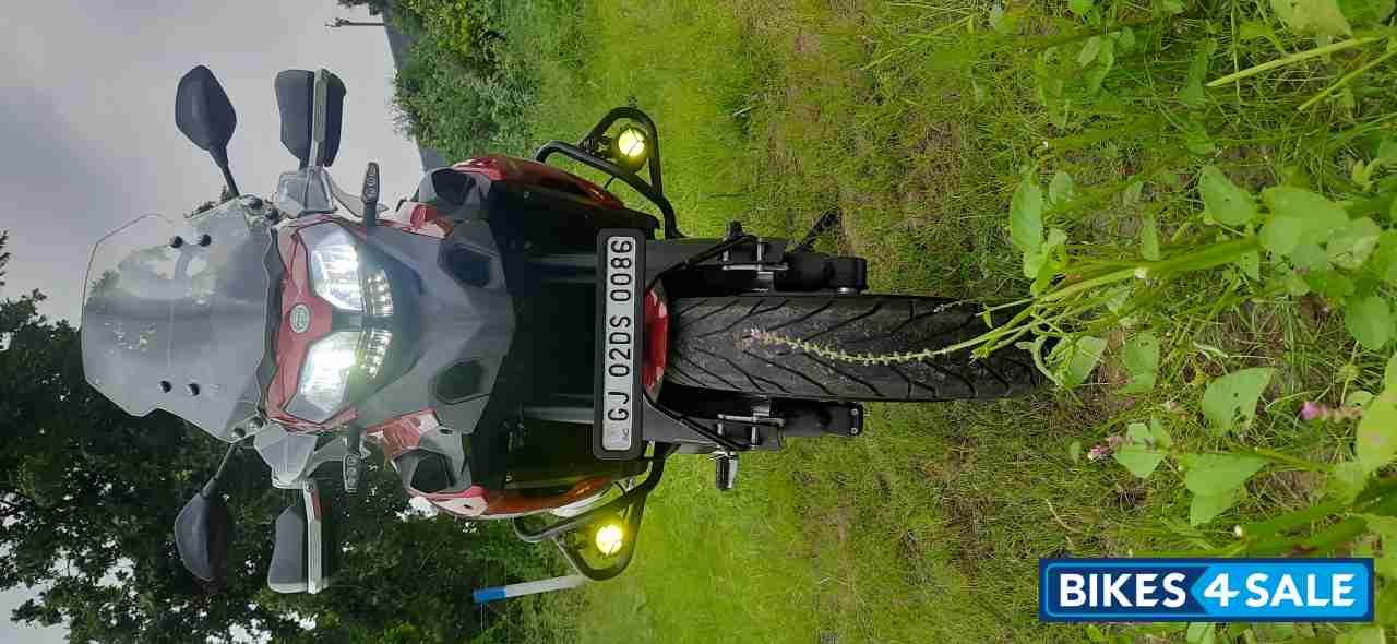 Red Benelli TRK 502 BS6