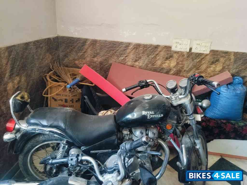 Black Royal Enfield Thunderbird TwinSpark 350