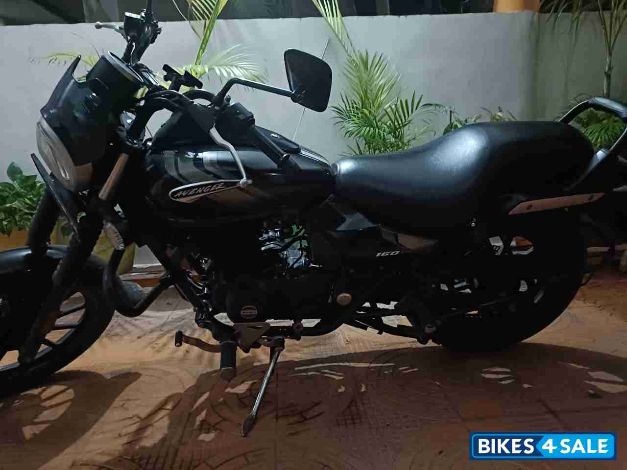 Black Bajaj Avenger Street 160