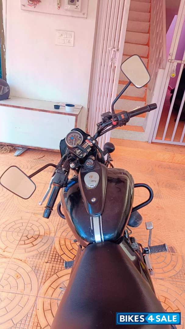 Black Bajaj Avenger Street 160