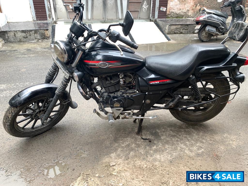 Black Bajaj Avenger Street 220