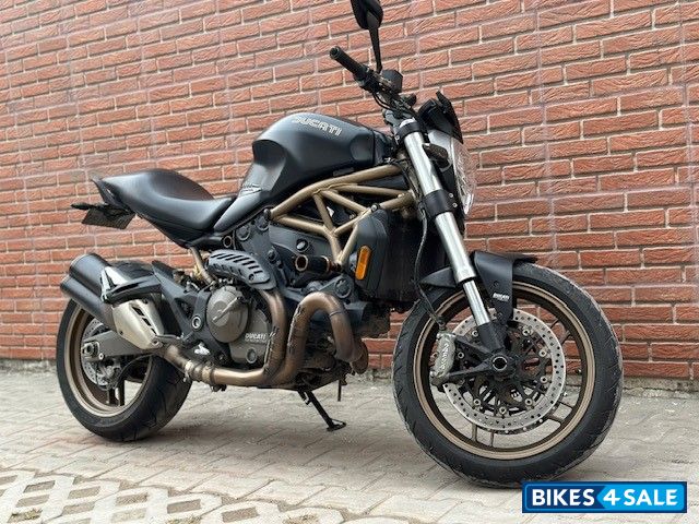 Matte Black Ducati Monster 821
