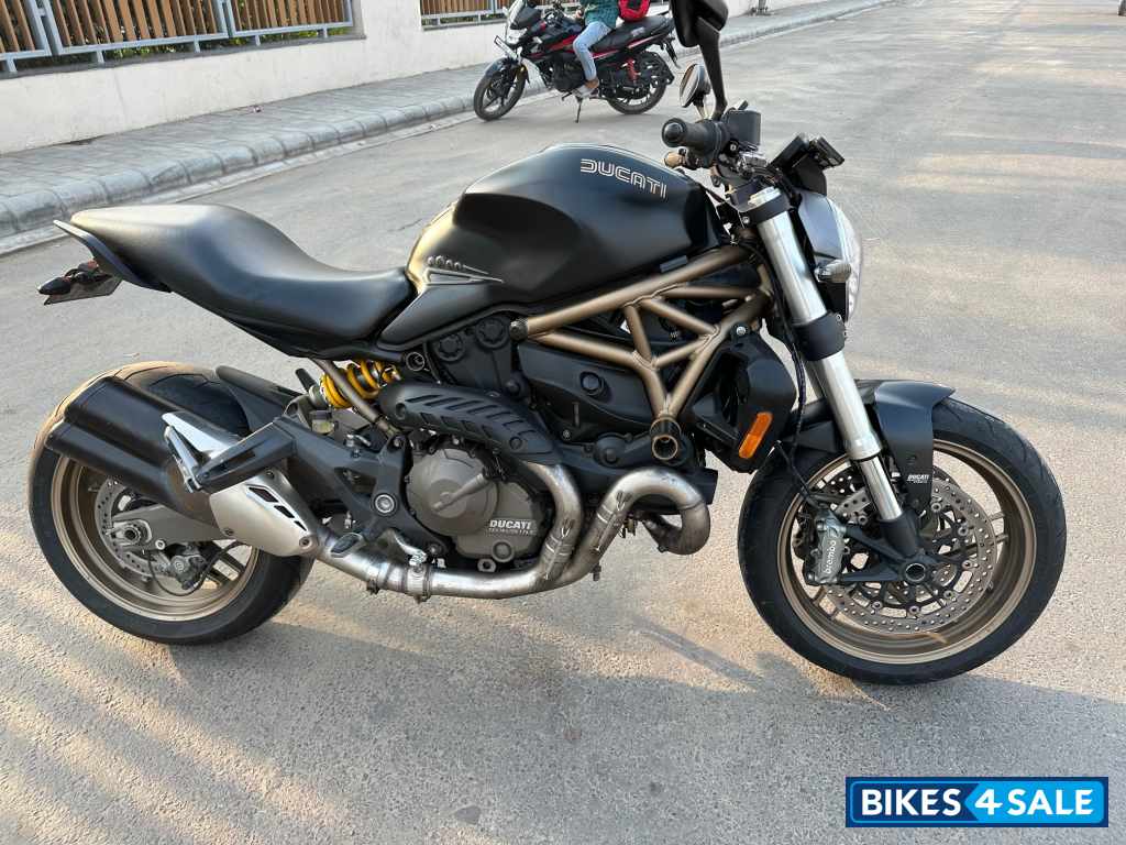 Matte Black Ducati Monster 821 Matte Black Ducati Monster 821
