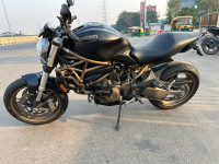 Matte Black Ducati Monster 821