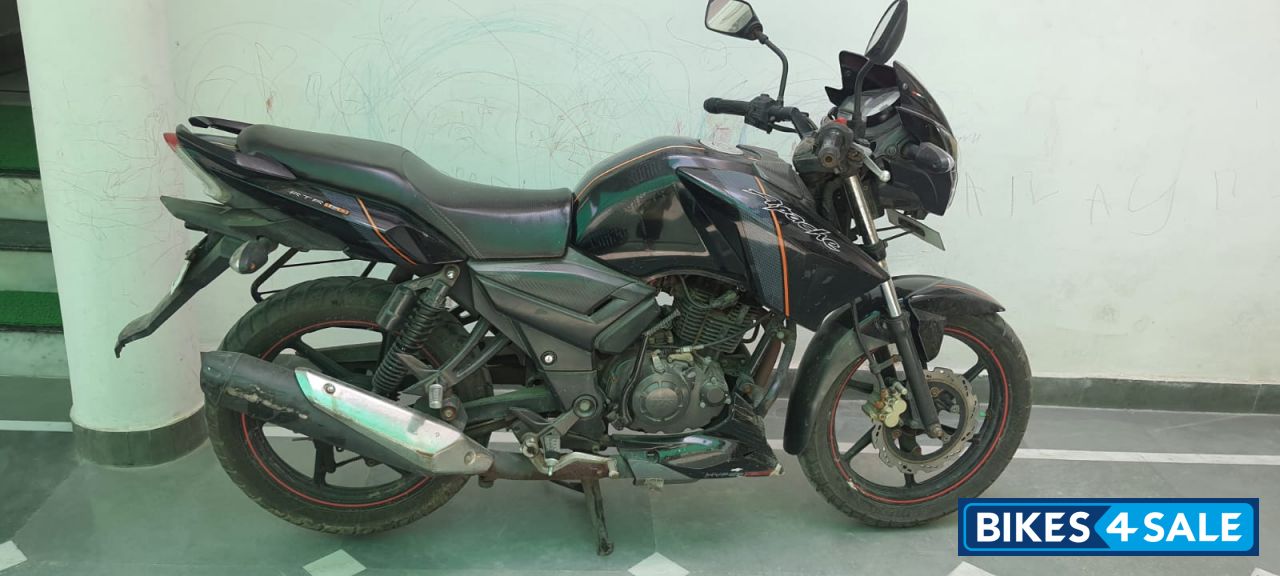 Black TVS Apache RTR 160