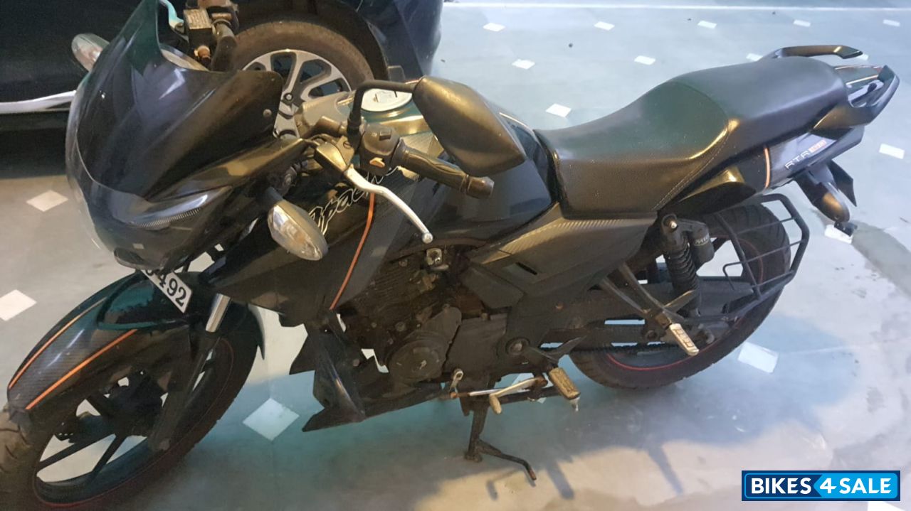 Black TVS Apache RTR 160