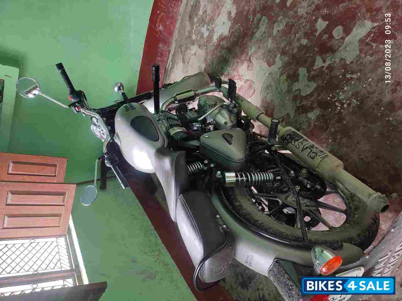 Gunmetal Grey Royal Enfield Classic Gunmetal Grey