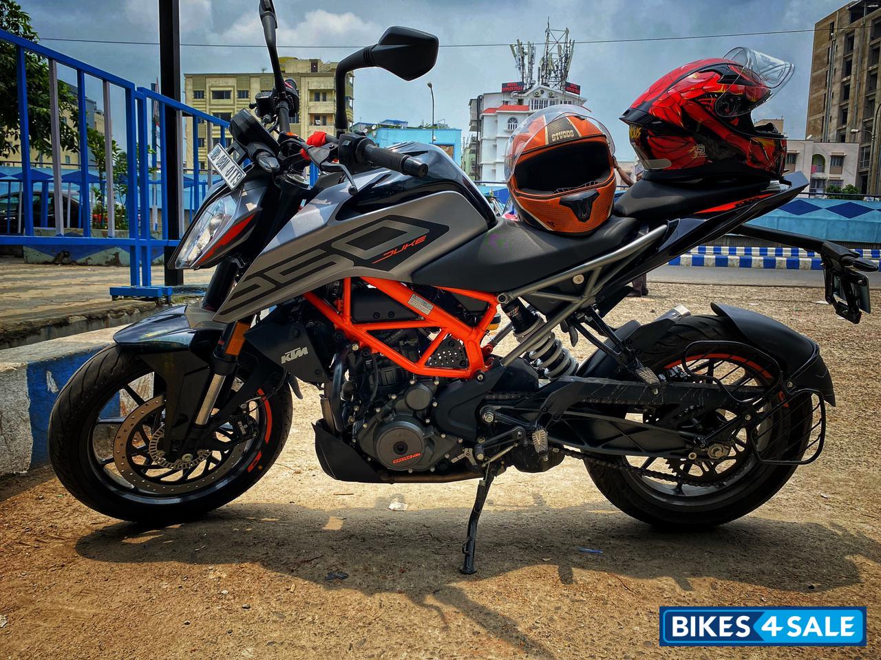 Silver Metallic Matt KTM Duke 250 2022