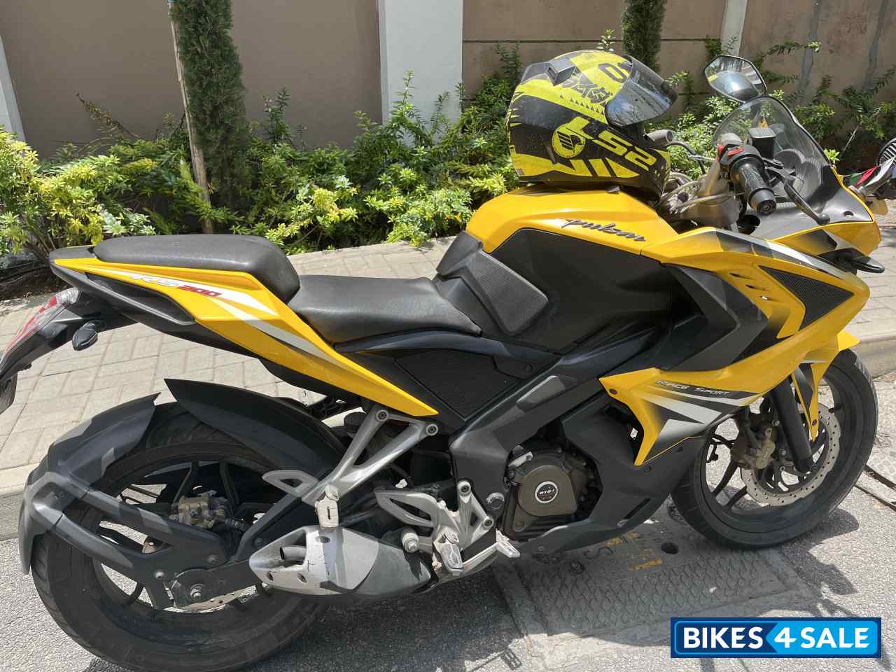 Bajaj Pulsar RS 200