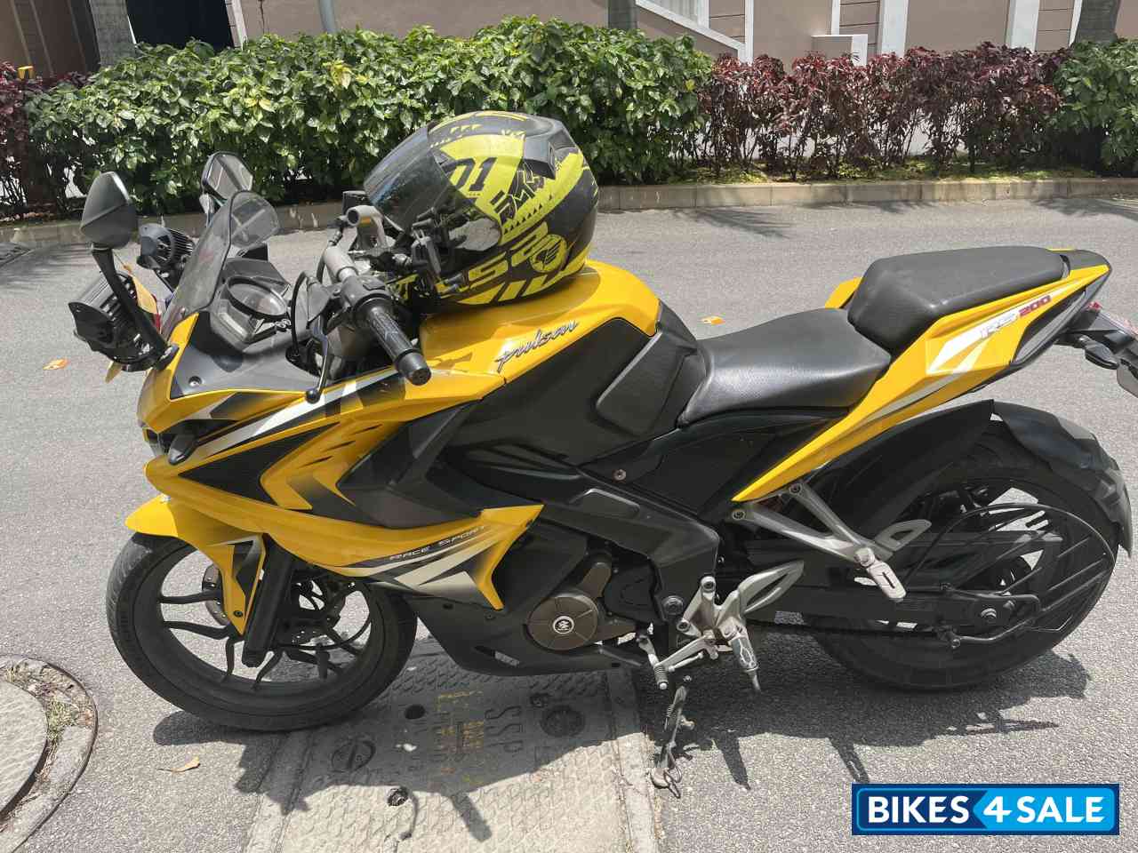 Bajaj Pulsar RS 200