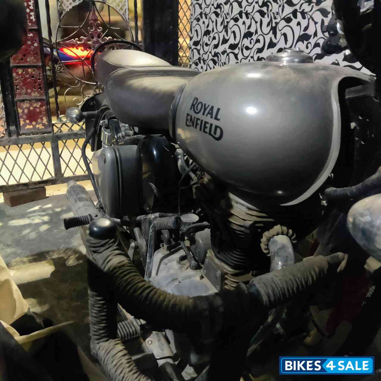Grey Royal Enfield Classic Gunmetal Grey