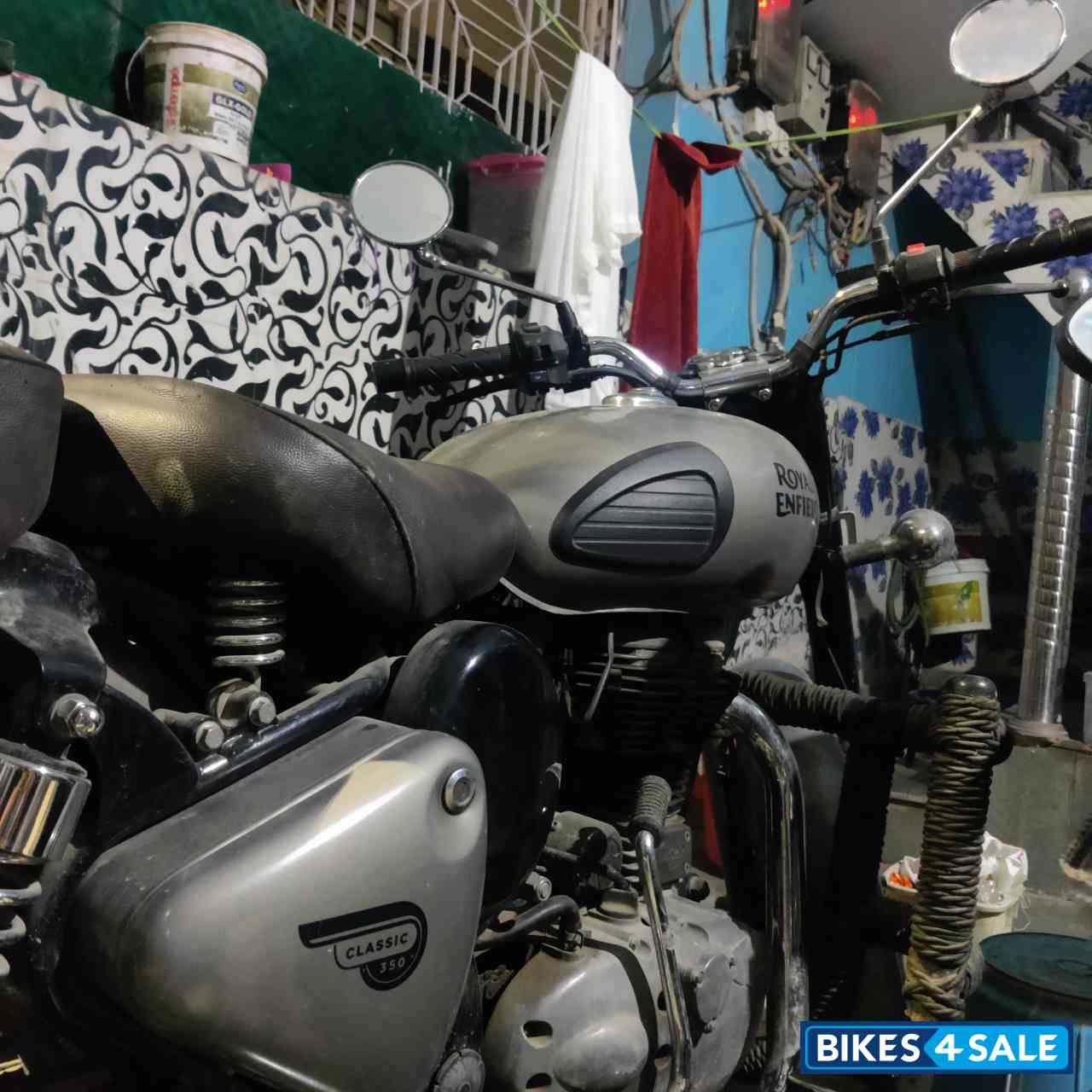 Grey Royal Enfield Classic Gunmetal Grey Grey Royal Enfield Classic Gunmetal Grey