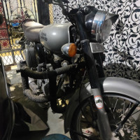 Grey Royal Enfield Classic Gunmetal Grey