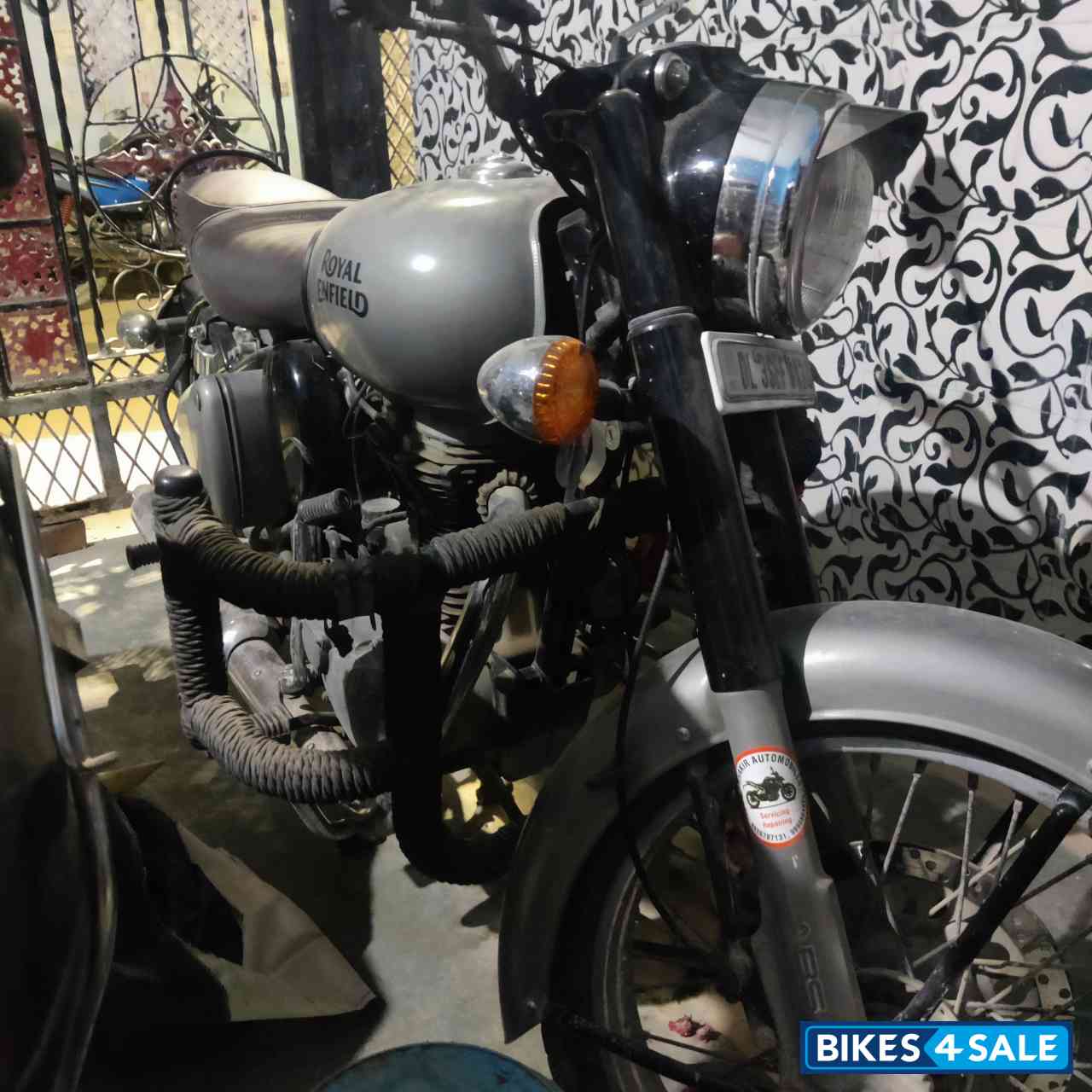 Grey Royal Enfield Classic Gunmetal Grey Grey Royal Enfield Classic Gunmetal Grey