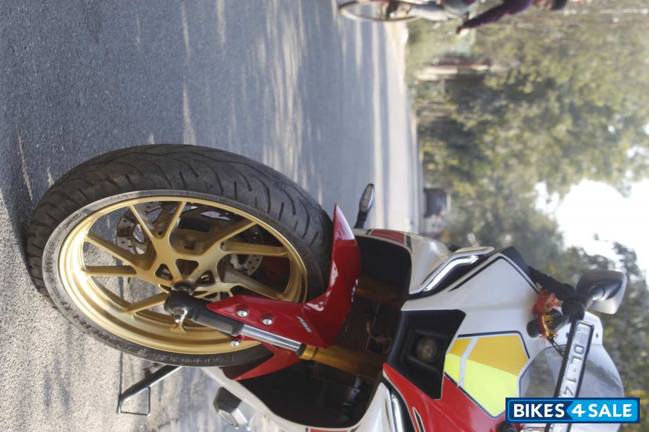 White And Red Yamaha R15M WGP 60th Anniversary Edition