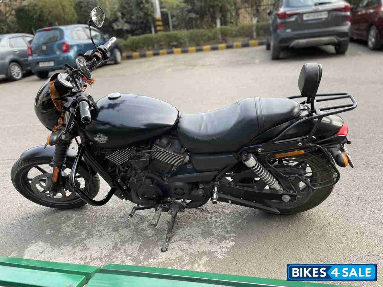 Black Harley Davidson Street 750